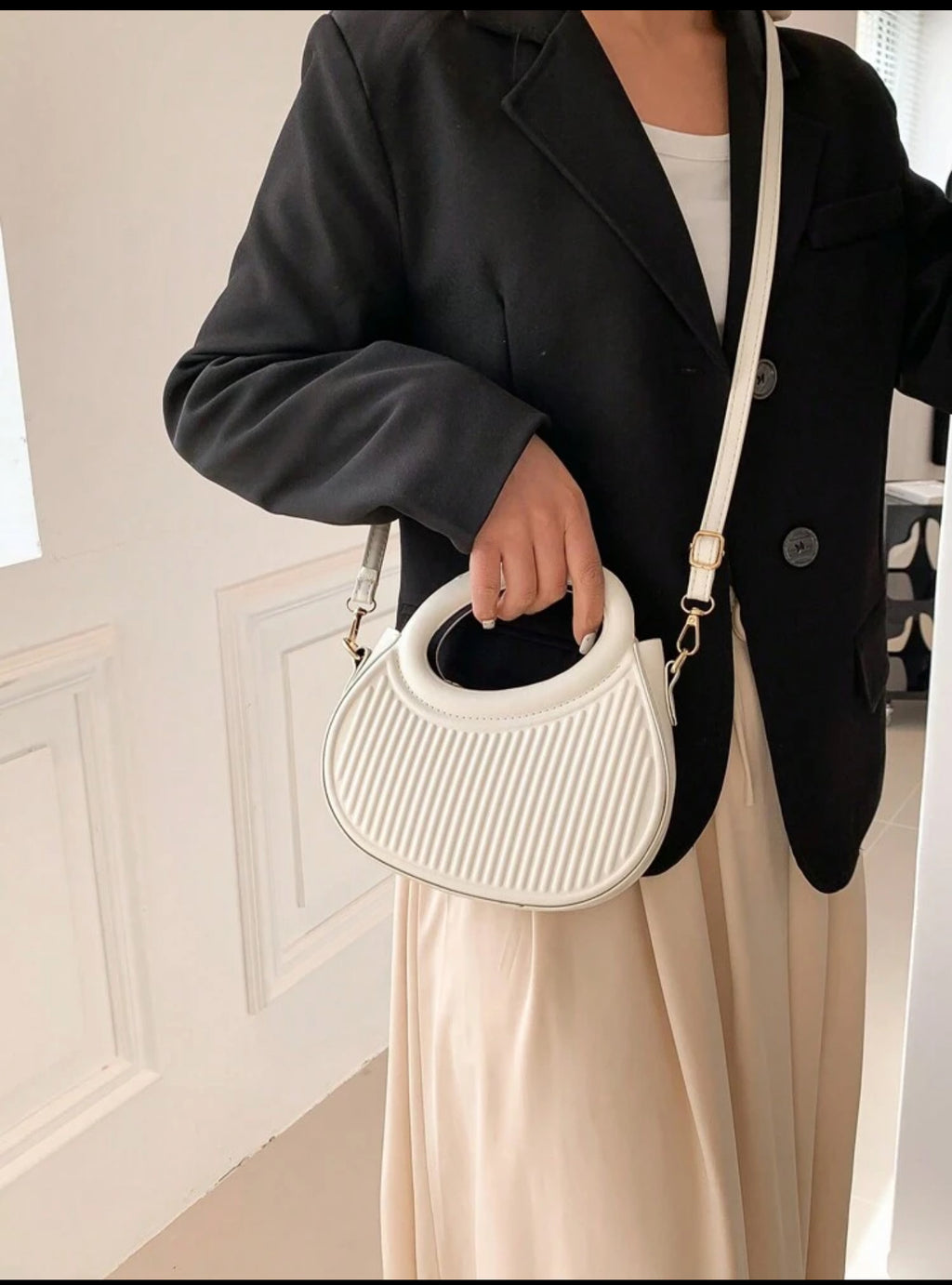 Bolso con diseño novesoso