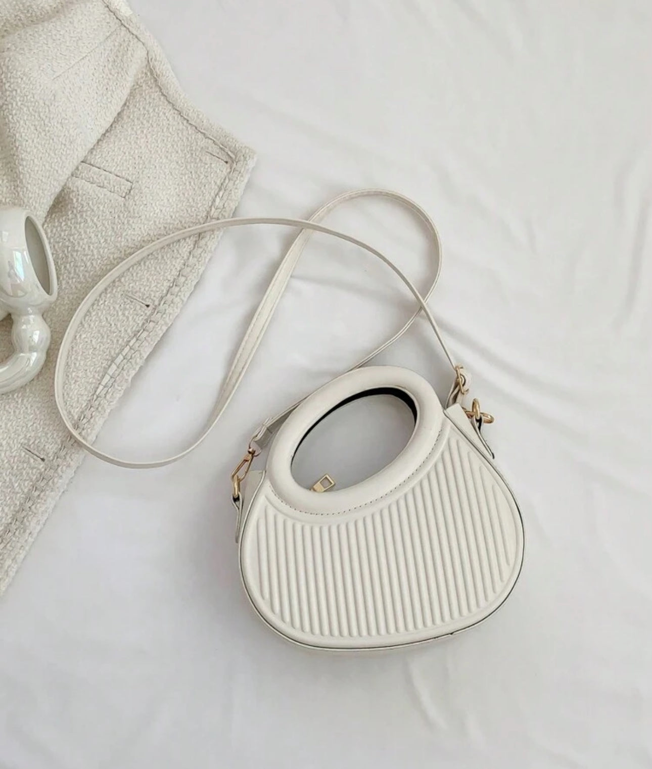 Bolso con diseño novesoso